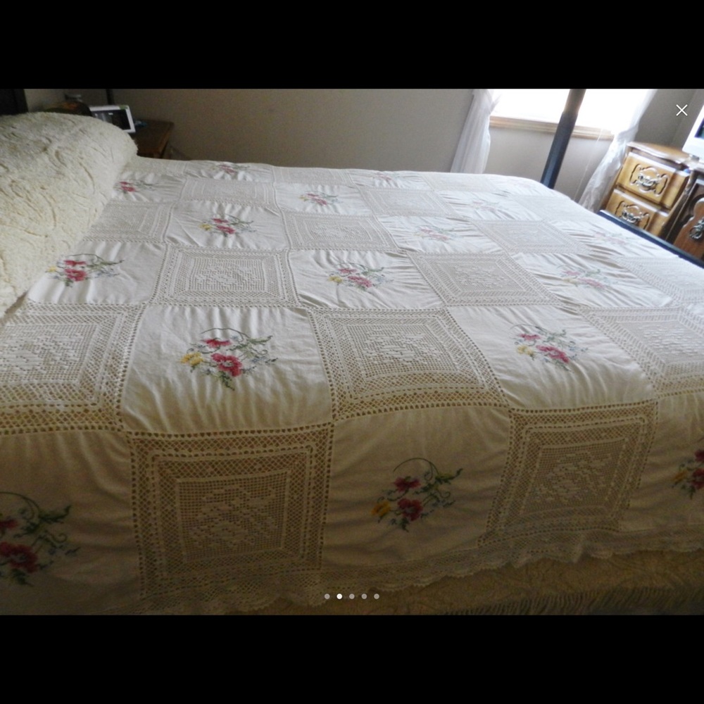 Vintage filet lace crochet embroidered quilt